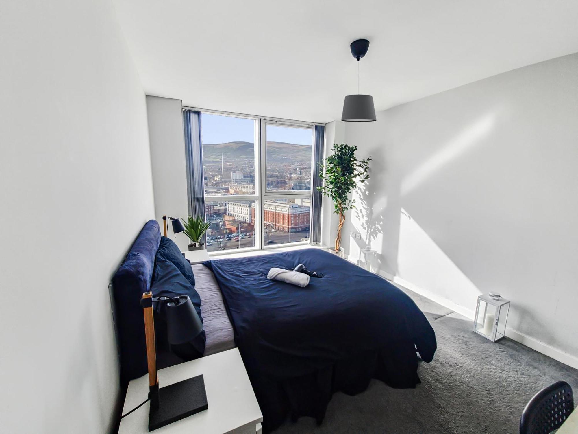 Sky High Ensuite Bedroom In Shared In Centre *