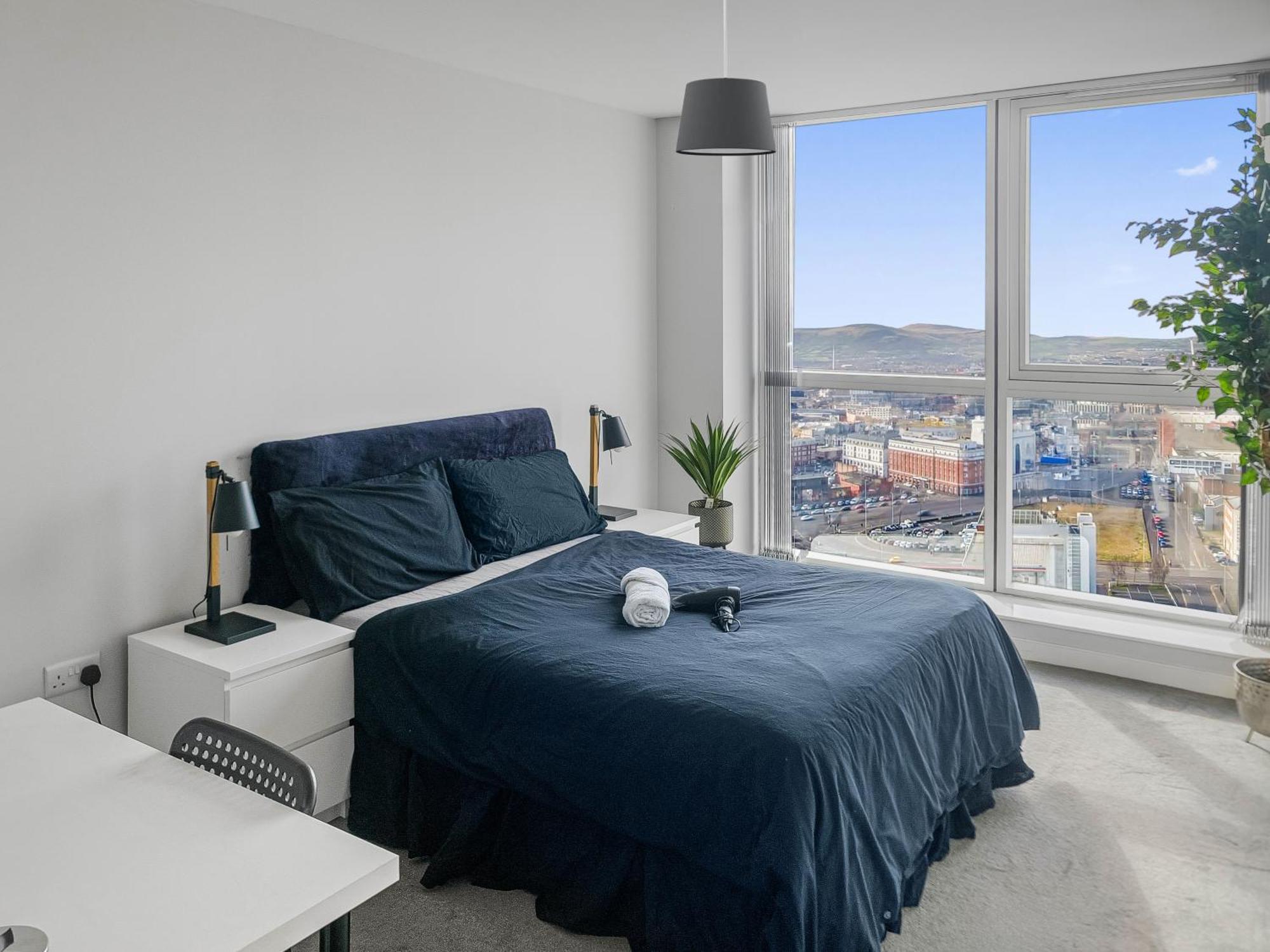 Sky High Ensuite Bedroom In Shared In Centre *