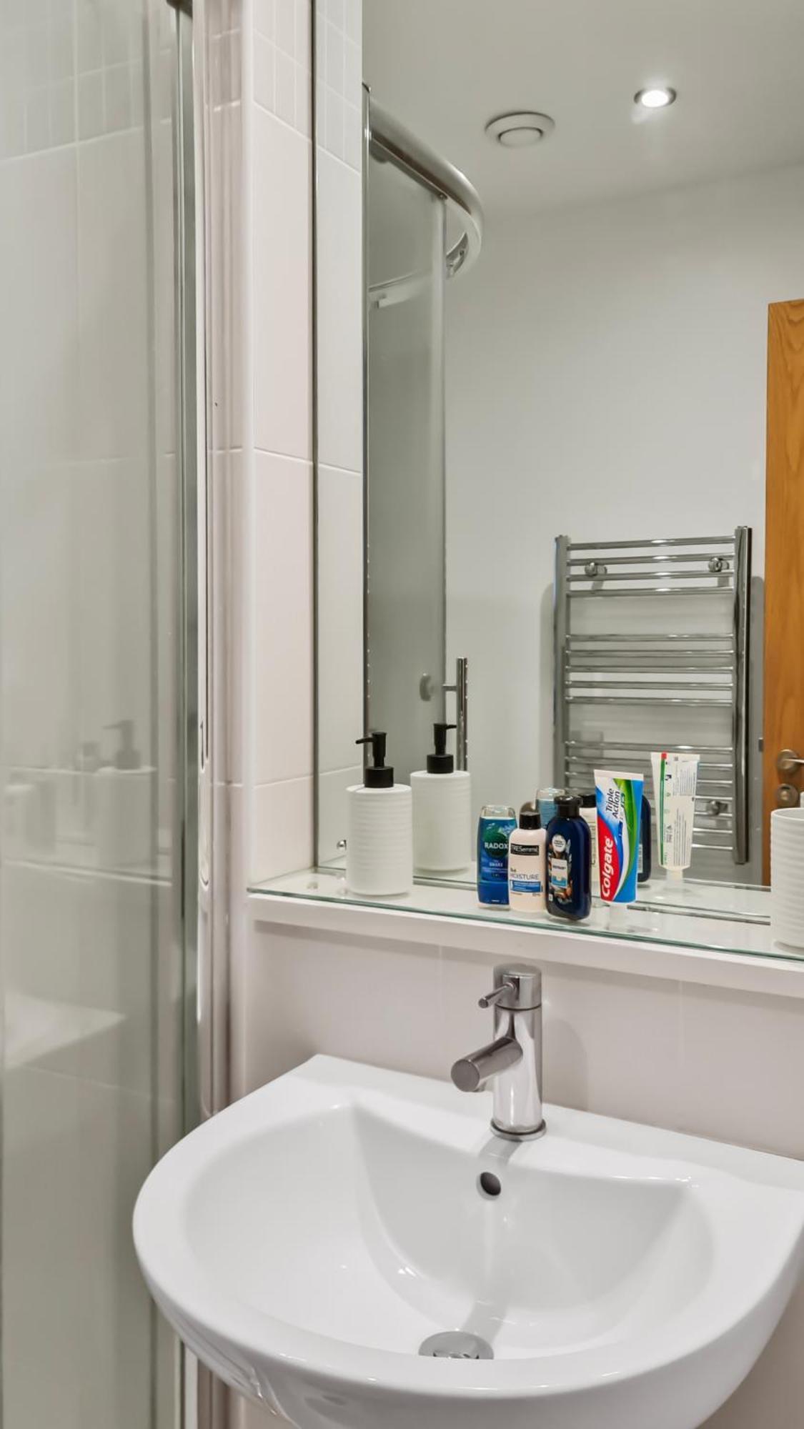 Sky High Ensuite Bedroom In Shared In Centre