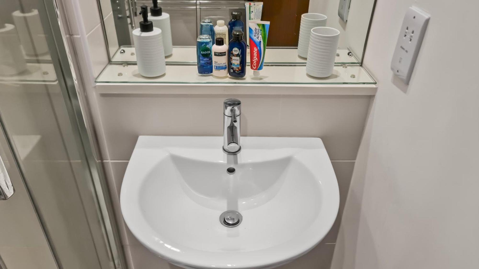 Sky High Ensuite Bedroom In Shared In Centre Belfast